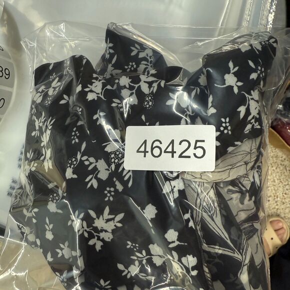 Madison Tate Top Women L Large Black Floral Button Up Short Sleeve Crew Neck - Picture 6 of 6